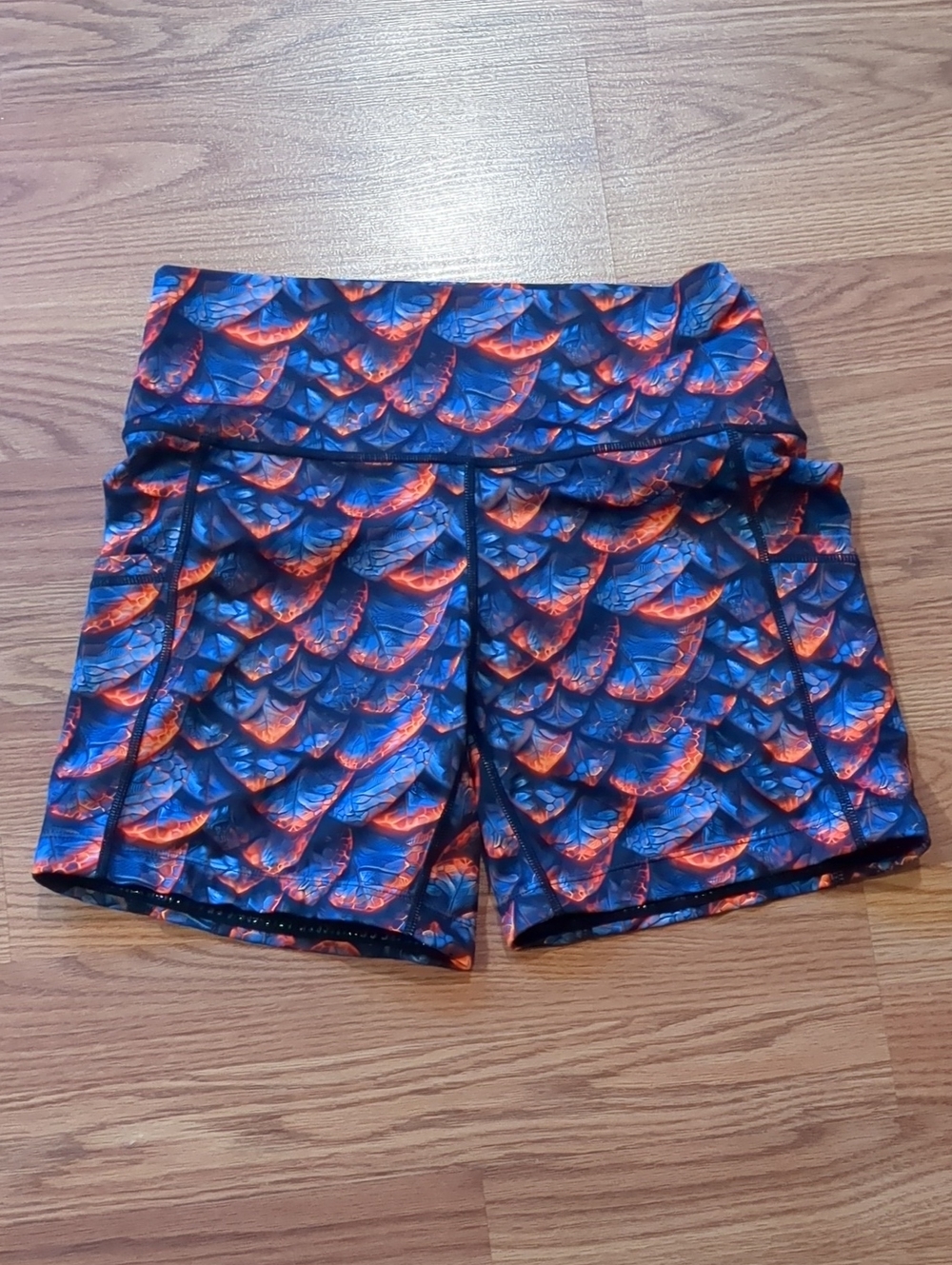 CVG Constantly Varied Gear Molten Dragon Scale Workout Shorts Pockets Medium